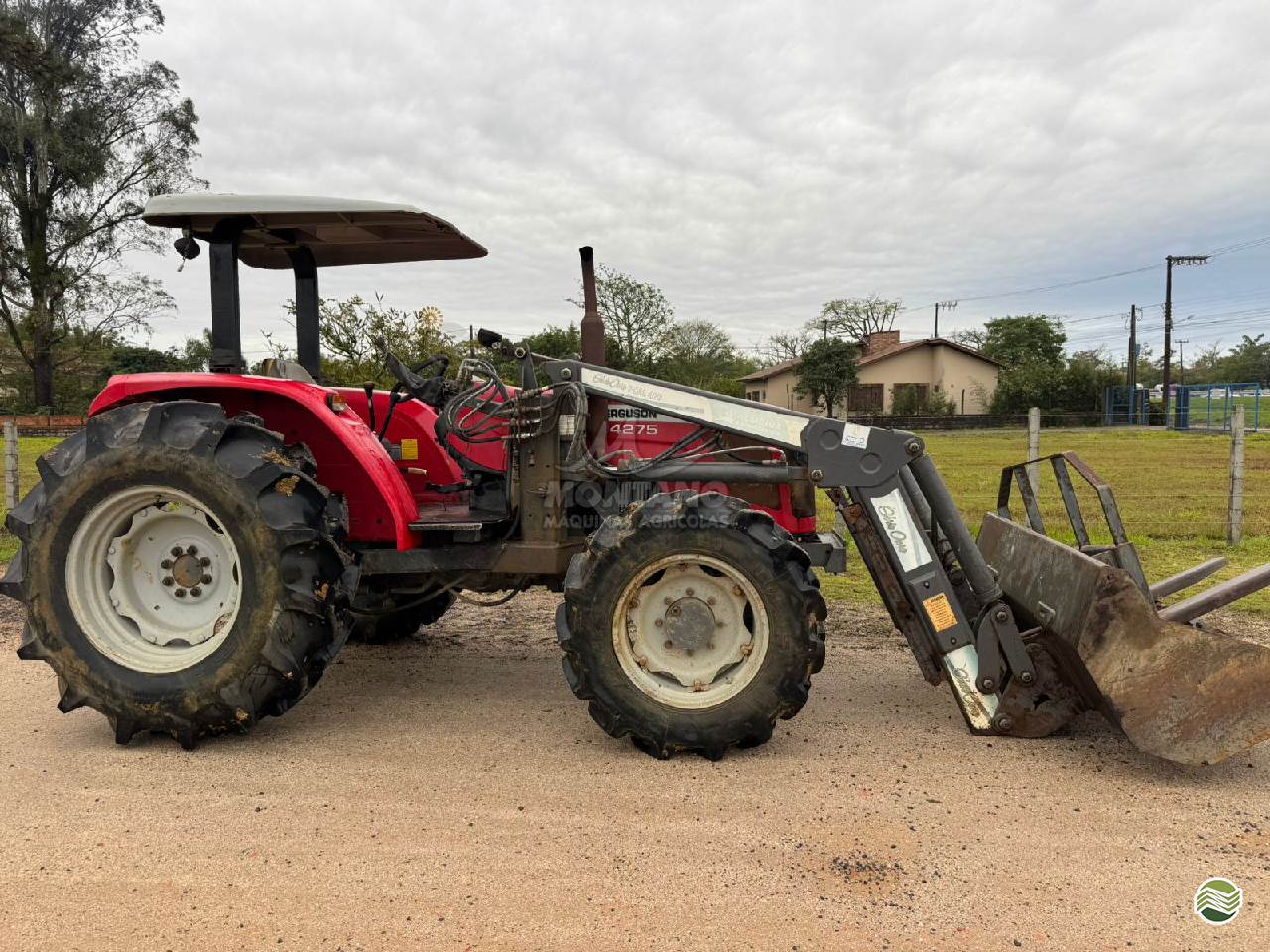 TRATOR MASSEY FERGUSON MF 4275 Tração 4x4 Montano Máquinas Agrícolas LAGOA VERMELHA RIO GRANDE DO SUL RS